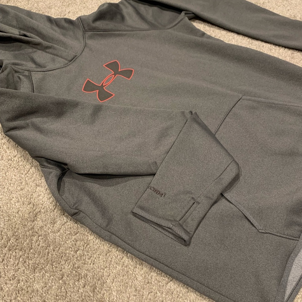 Under armour sweatshirt